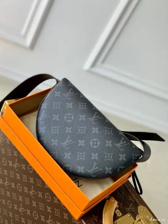 WIS Moon VUITTON LOUIS Crossbody 0520